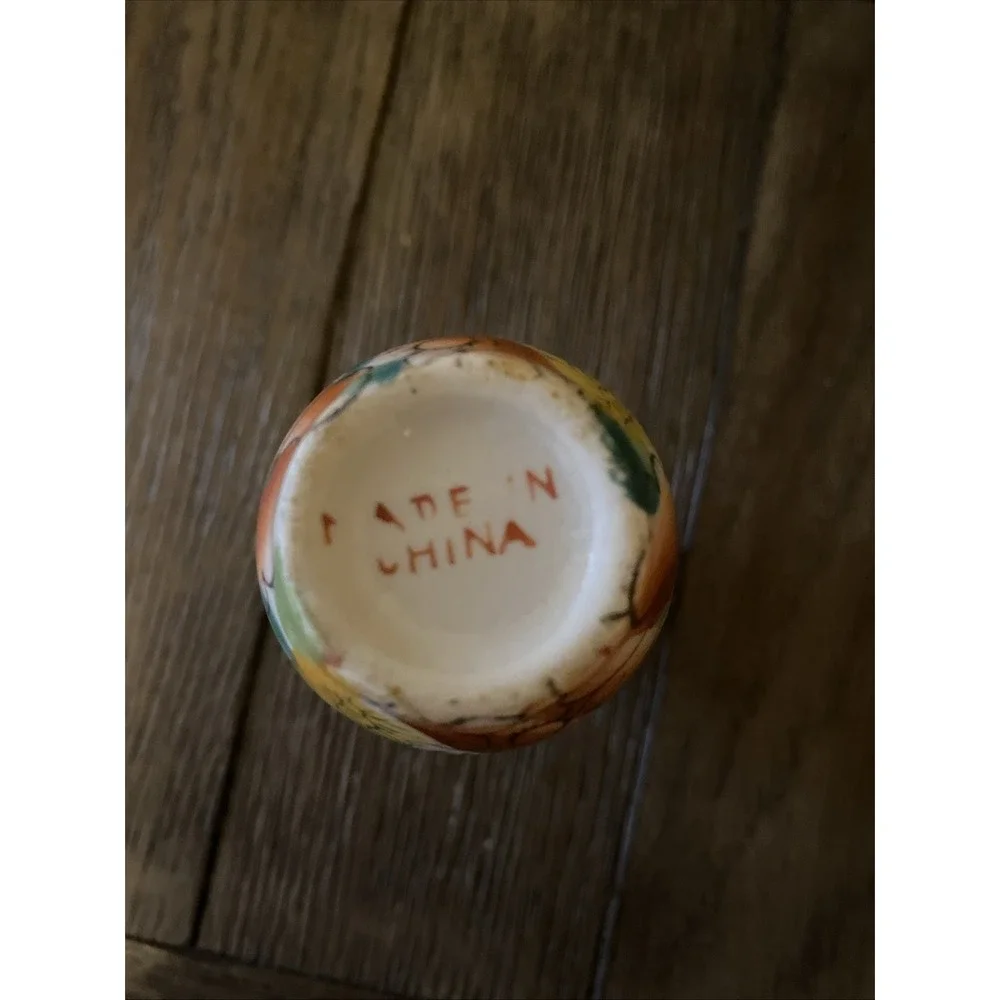 vintage Chinese 1920s miniature porcelain vase‎